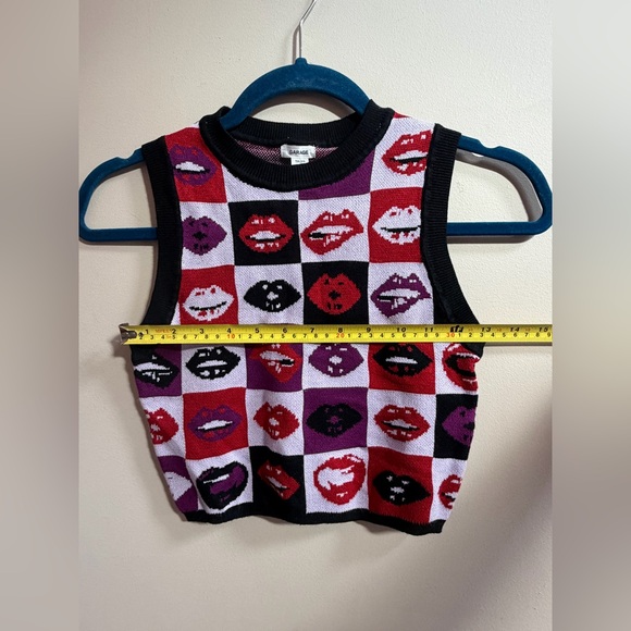 Garage Whatever Pattern Multicolor Lip Graphic Crop Top Shirt Sweater Vest Top - Picture 7 of 9